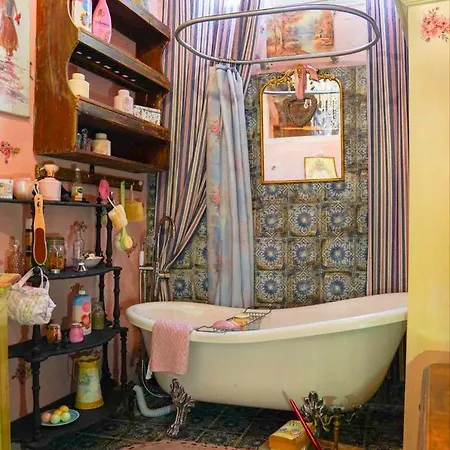 Tina's Art - Venetian Walls District Holiday home *