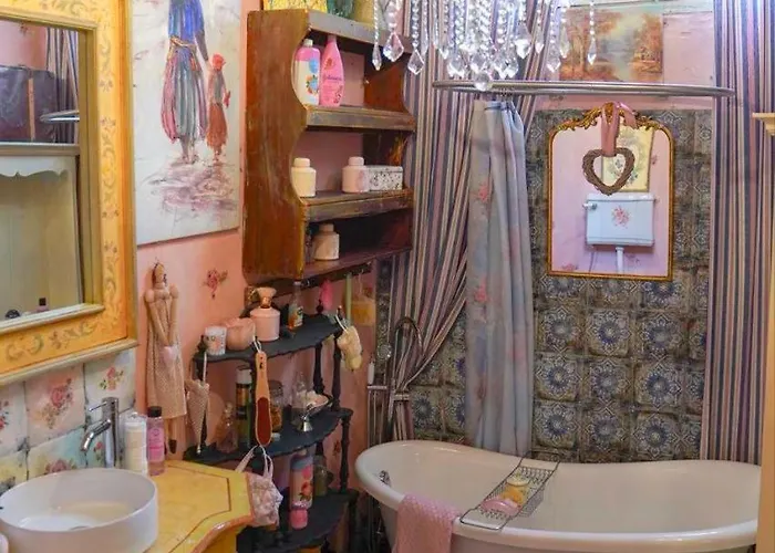 Tina's Art - Venetian Walls District Holiday home