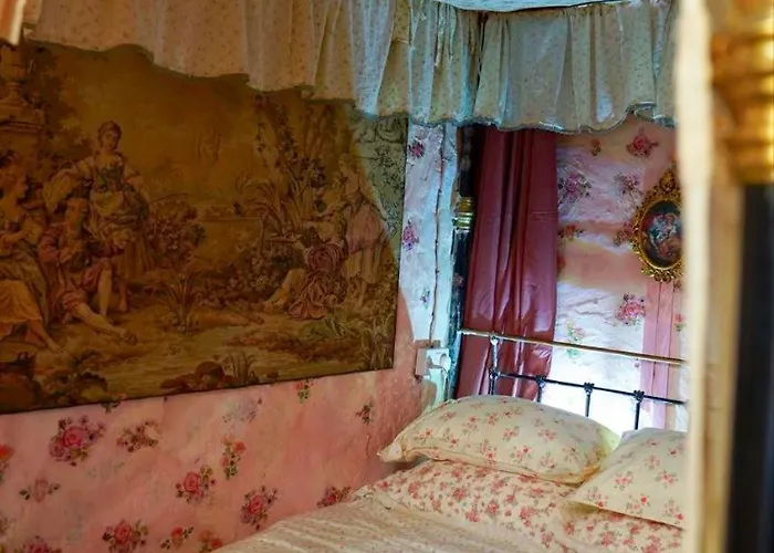 Tina's Art - Venetian Walls District