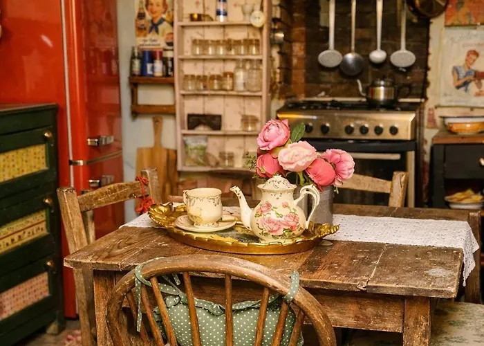 Tina's Art - Venetian Walls District *